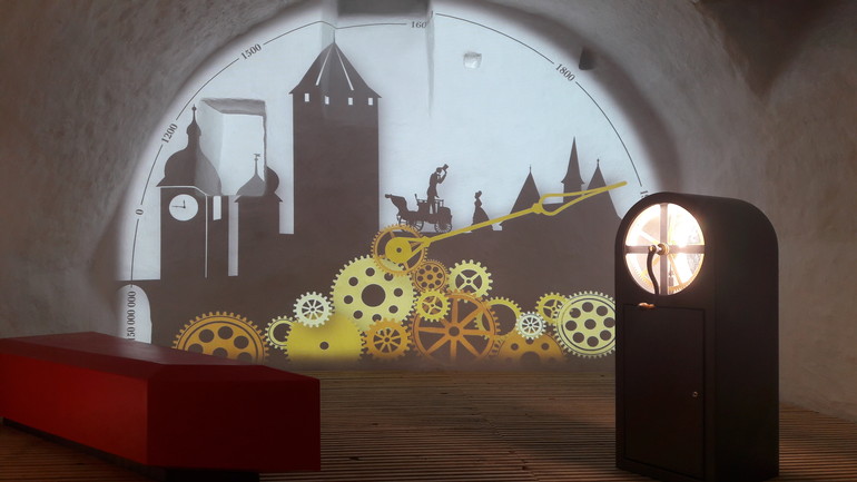 Projection du château de Porrentruy dans le poste Circuit secret de l'Expérience du temps