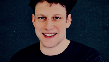 Marc Wenig gère l'espace de co-working le P15 à Bienne. Il conçoit et exploite des espaces où l’accueil humain et le digital cohabitent de manière intentionnelle. Il partage une approche pragmatique de la digitalisation : utiliser la technologie pour simplifier l’expérience et renforcer l’hospitalité — sans jamais remplacer l’attention humaine.